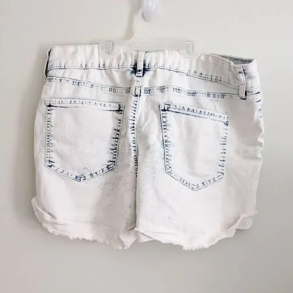 SO Juniors Low Rise Favorite Midi Acid Wash Shorts - Picture 2 of 3